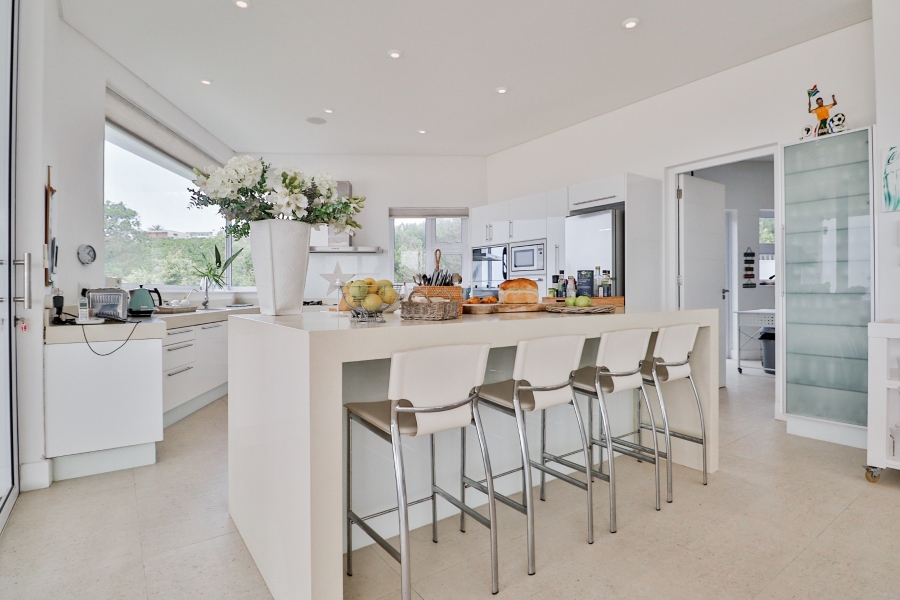 7 Bedroom Property for Sale in Lookout Beach Western Cape